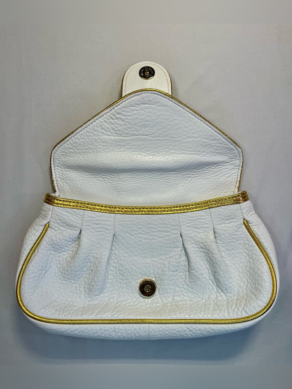 RARE Vintage White Dooney & Bourke Hayden Clutch Purse Pebbled Leather Gold Lion - Picture 4 of 12